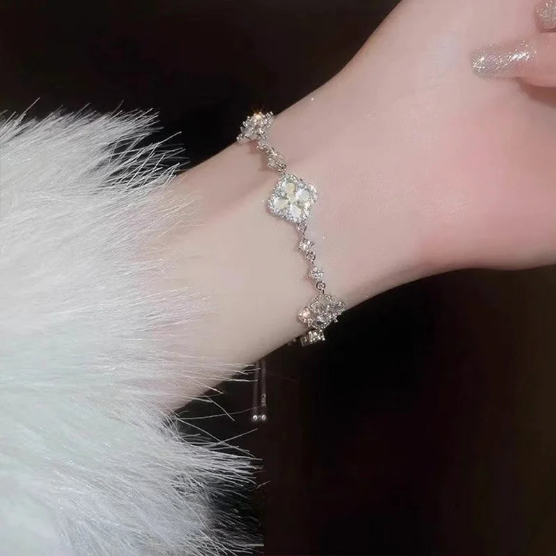 Shine Four-leaf Flower Cubic Zirconia Bracelets for Women Girls Luxury Hollow Designer Elegance Clover Bracelet Jewelry Gifts